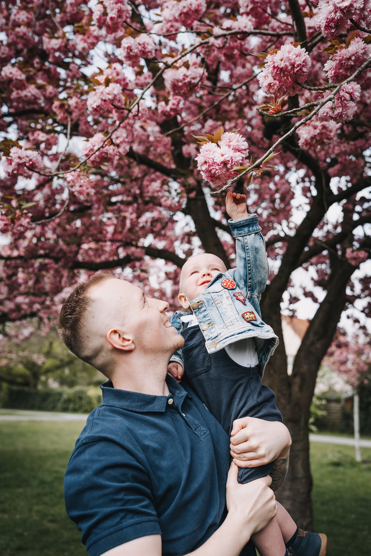 Familienfotos in Berlin – authentischer Moment mit Kindern